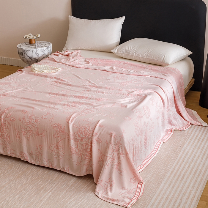 91家纺网 家纺一手货源 找家纺 朴尔家纺-2025年新款柔滑竹纤维双层纱布冷感毯毛巾被 漫花-粉