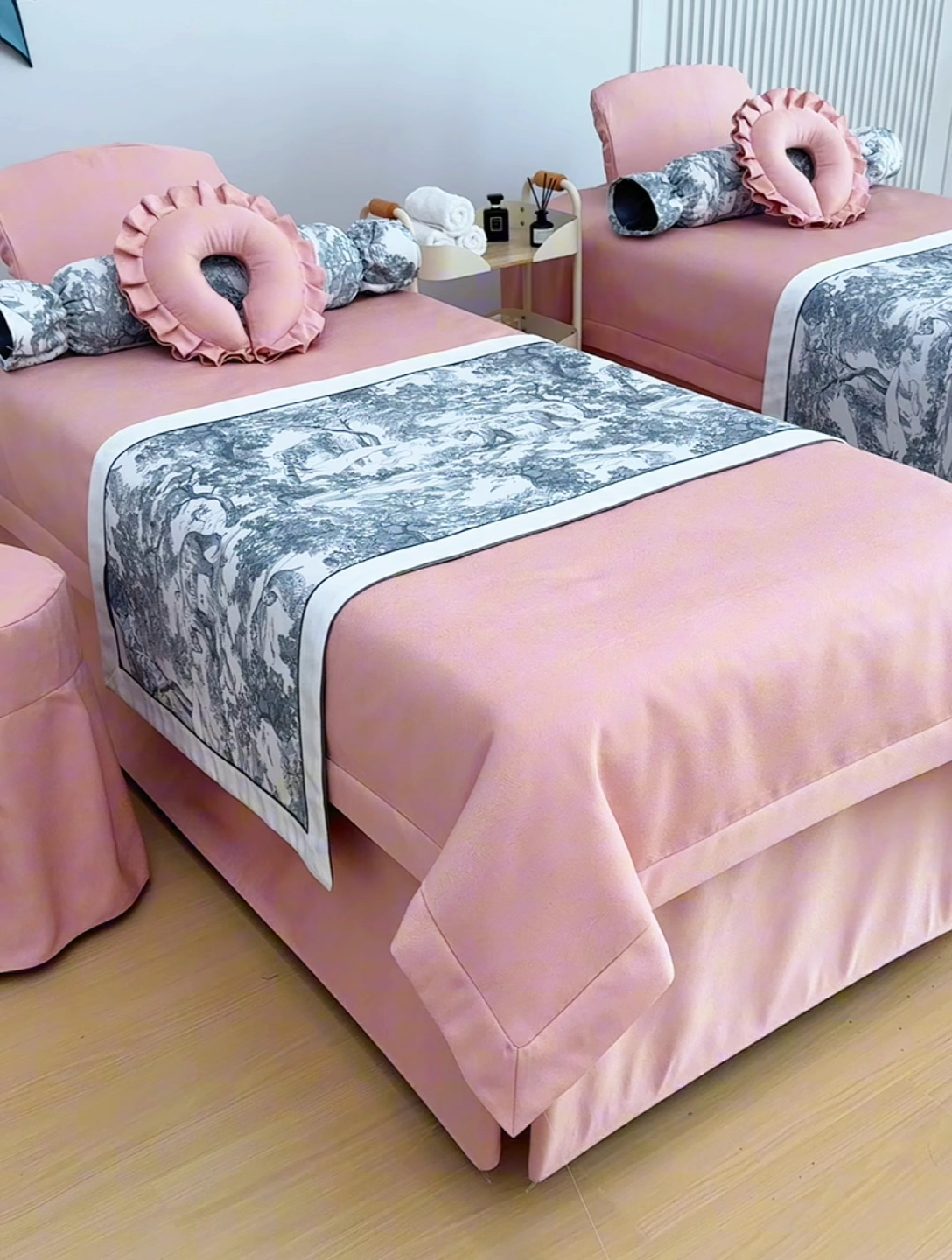 91家纺网 家纺一手货源 找家纺 （总）莉人坊床罩2025新款高精密布料床罩-浪漫烟花