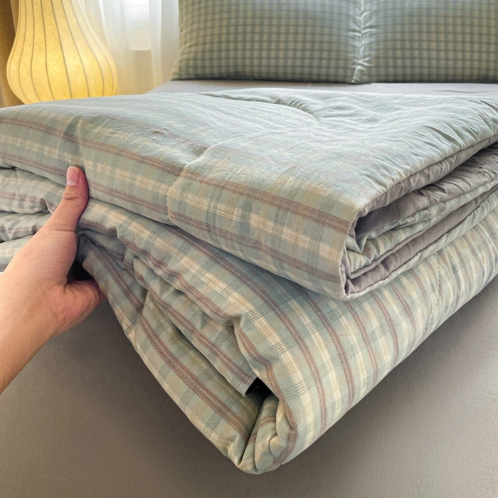 91家纺网 家纺一手货源 找家纺 老帅的工厂店 2025新款云朵棉无印风格子夏被 咖大格