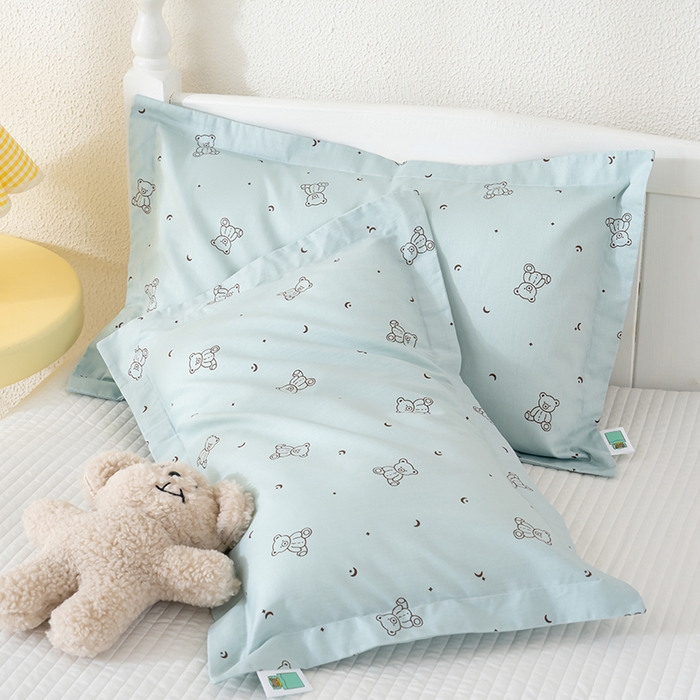 91家纺网 家纺一手货源 找家纺 良佐生活 2025新款A类高支高密全棉压线儿童枕套纯棉学生枕头套 爱尼熊-蓝