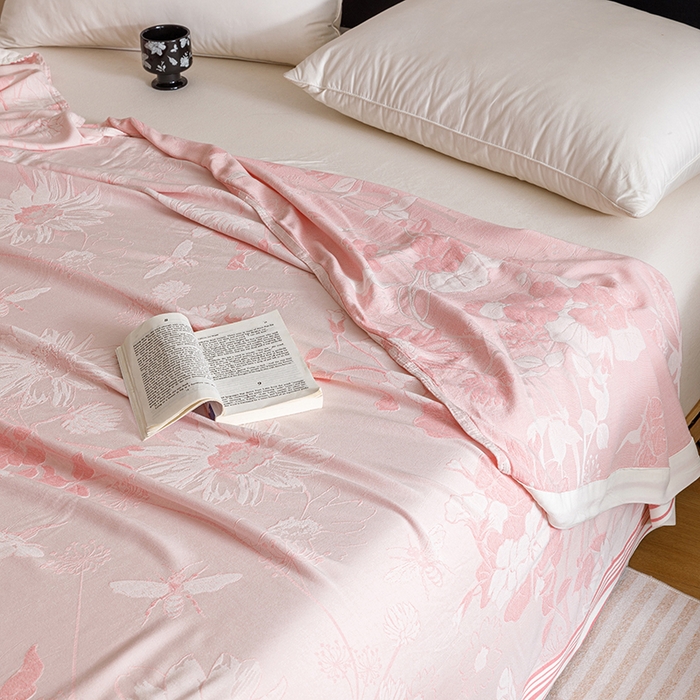 91家纺网 家纺一手货源 找家纺 朴尔家纺-2025年新款柔滑竹纤维双层纱布冷感毯毛巾被 浅花漫-粉