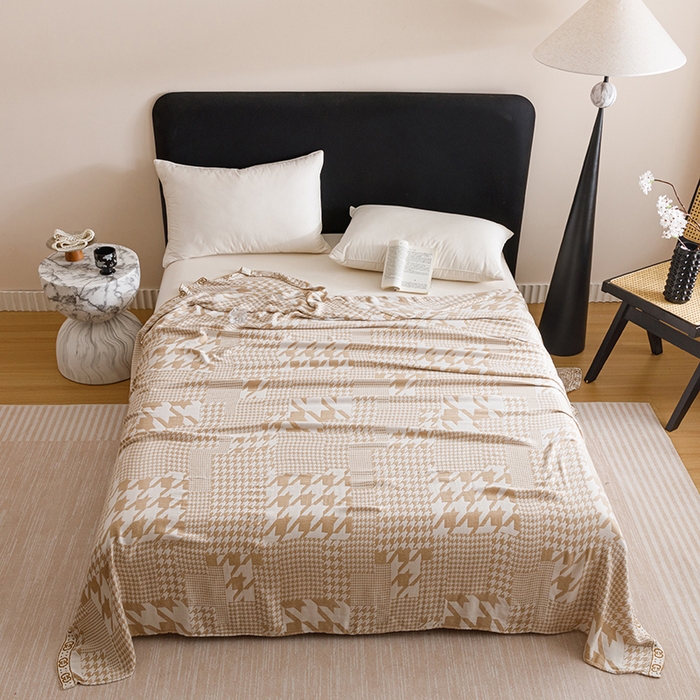 91家纺网 家纺一手货源 找家纺 朴尔家纺-2025年新款柔滑竹纤维双层纱布冷感毯毛巾被 千鸟风情-驼