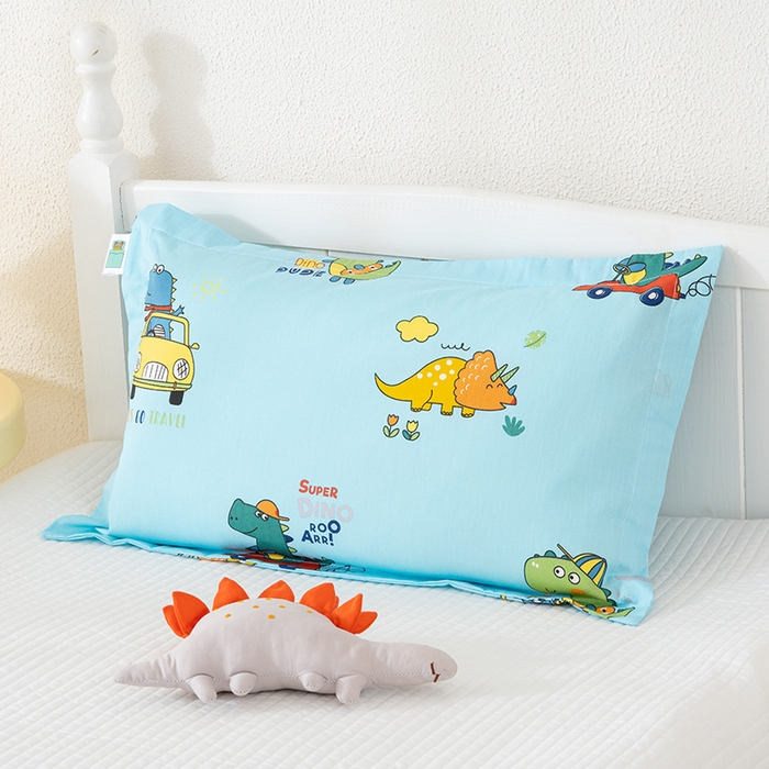 91家纺网 家纺一手货源 找家纺 良佐生活 2025新款A类高支高密全棉压线儿童枕套纯棉学生枕头套 七彩恐龙