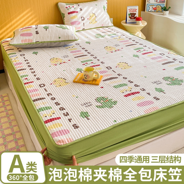 91家纺网 家纺一手货源 找家纺 恬澳家纺 2025新款A类泡泡棉夹棉印花床笠场景二 艾丽-恐龙