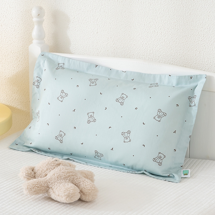 91家纺网 家纺一手货源 找家纺 良佐生活 2025新款A类高支高密全棉压线儿童枕套纯棉学生枕头套 爱尼熊-蓝