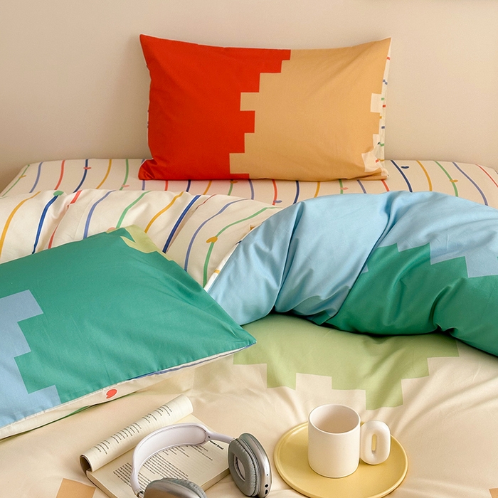 91家纺网 家纺一手货源 找家纺 卧趣家纺 2025新款全棉大版卡通数码印花纯棉四件套 彩虹糖