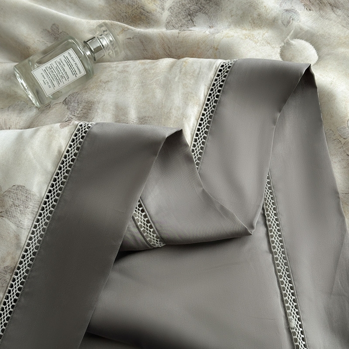 91家纺网 家纺一手货源 找家纺 娇逸家居 2025新品60支天丝数码印花高端夏被四件套 沐初