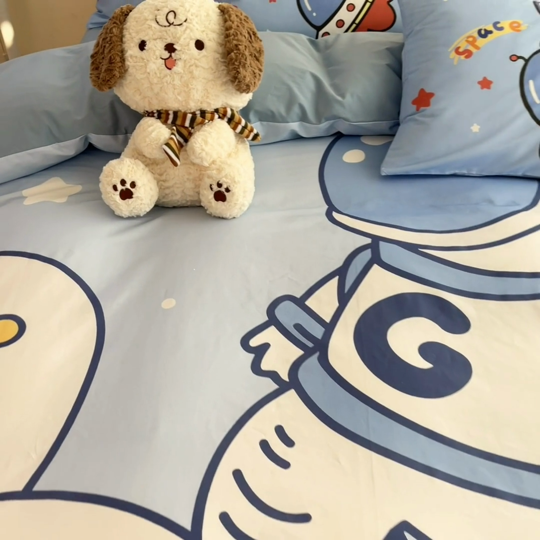 91家纺网 家纺一手货源 找家纺 金爱家 2025新款太空人纯棉四件套 飞碟太空人
