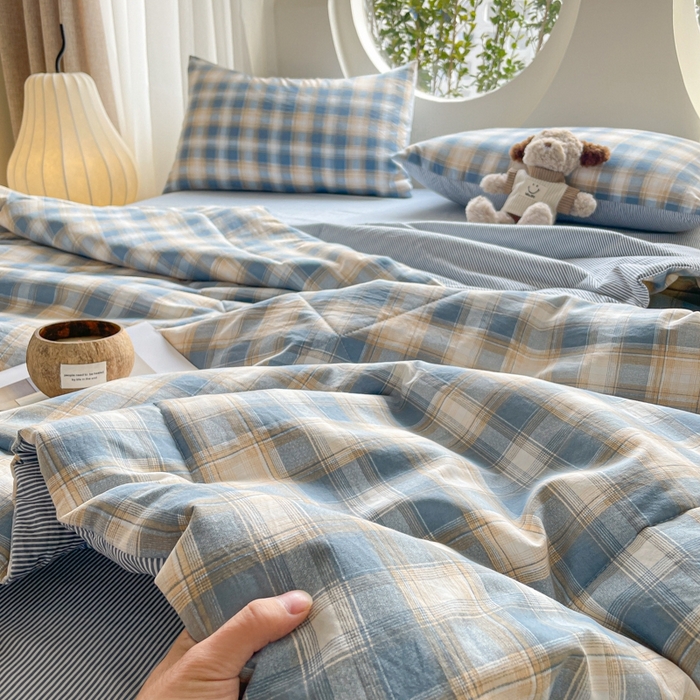 91家纺网 家纺一手货源 找家纺 老帅的工厂店 2025新款云朵棉无印风格子夏被 洛卡蓝