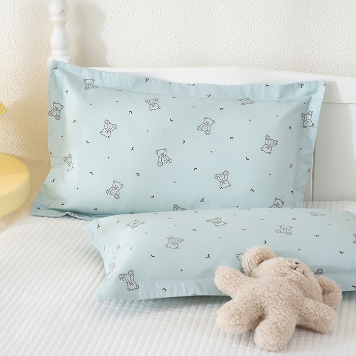 91家纺网 家纺一手货源 找家纺 良佐生活 2025新款A类高支高密全棉压线儿童枕套纯棉学生枕头套 爱尼熊-蓝