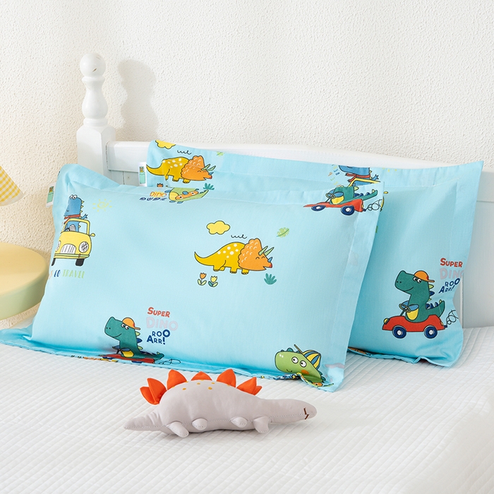 91家纺网 家纺一手货源 找家纺 良佐生活 2025新款A类高支高密全棉压线儿童枕套纯棉学生枕头套 七彩恐龙