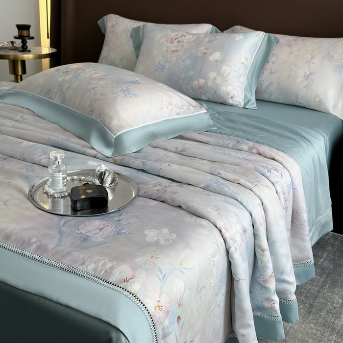 91家纺网 家纺一手货源 找家纺 娇逸家居 2025新品60支天丝数码印花高端夏被四件套 梦蔓-蓝