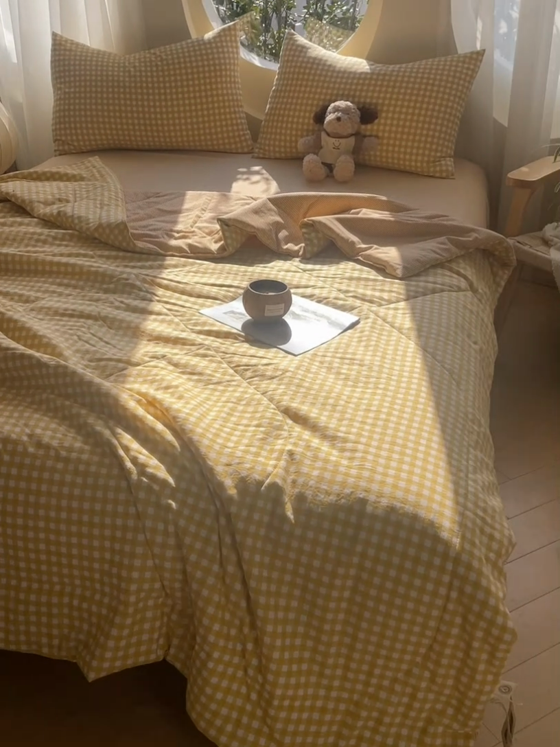 91家纺网 家纺一手货源 找家纺 老帅的工厂店 2025新款云朵棉无印风格子夏被 黄小格