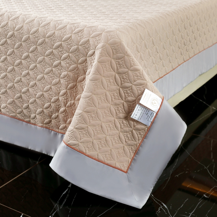 91家纺网 家纺一手货源 找家纺 OL家纺2025新款凉感丝夏被床盖款三件套 奶茶色