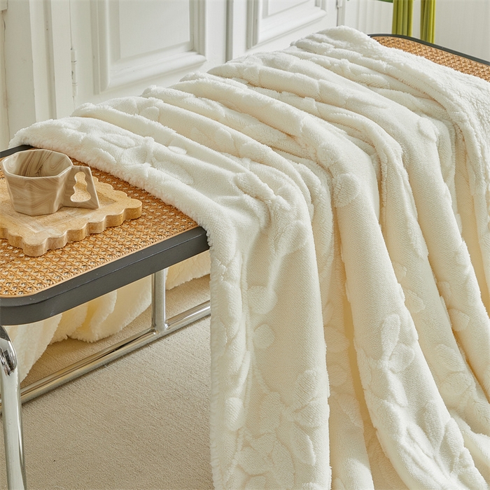 91家纺网 家纺一手货源 找家纺 温宁2025新款跨境外贸专供树叶毯 树叶-米白