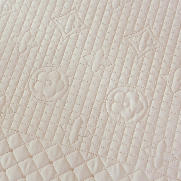 91家纺网 家纺一手货源 找家纺 OL家纺2025新款玉锦缎纯色床盖三件套-巴格莉 米色