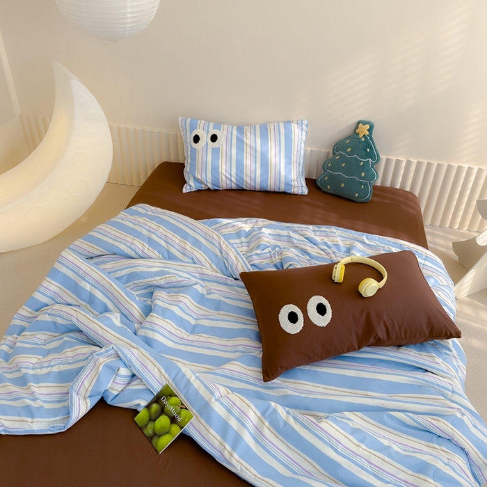 91家纺网 家纺一手货源 找家纺 老帅的工厂店 2025新款多巴胺水洗云朵棉大眼睛系列夏被四件套 曲奇饼