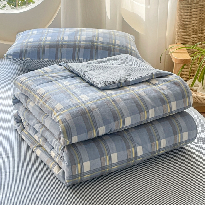 91家纺网 家纺一手货源 找家纺 老帅的工厂店 2025新款云朵棉无印风格子夏被 麦田蓝