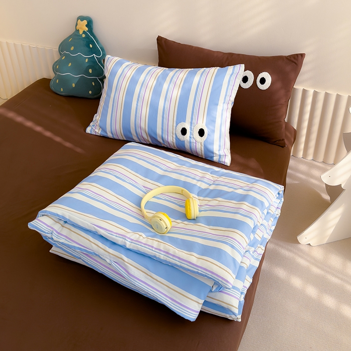 91家纺网 家纺一手货源 找家纺 老帅的工厂店 2025新款多巴胺水洗云朵棉大眼睛系列夏被四件套 曲奇饼