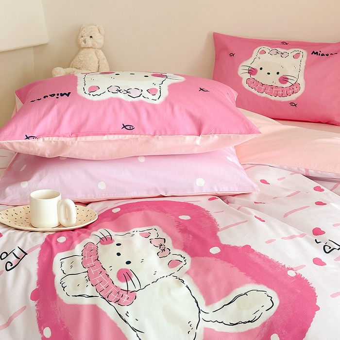 91家纺网 家纺一手货源 找家纺 卧趣家纺 2025新款全棉大版卡通数码印花纯棉四件套 爱心猫