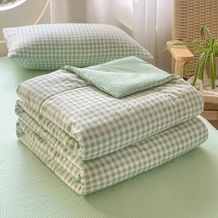 91家纺网 家纺一手货源 找家纺 老帅的工厂店 2025新款云朵棉无印风格子夏被 绿小格