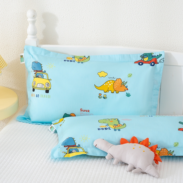 91家纺网 家纺一手货源 找家纺 良佐生活 2025新款A类高支高密全棉压线儿童枕套纯棉学生枕头套 七彩恐龙