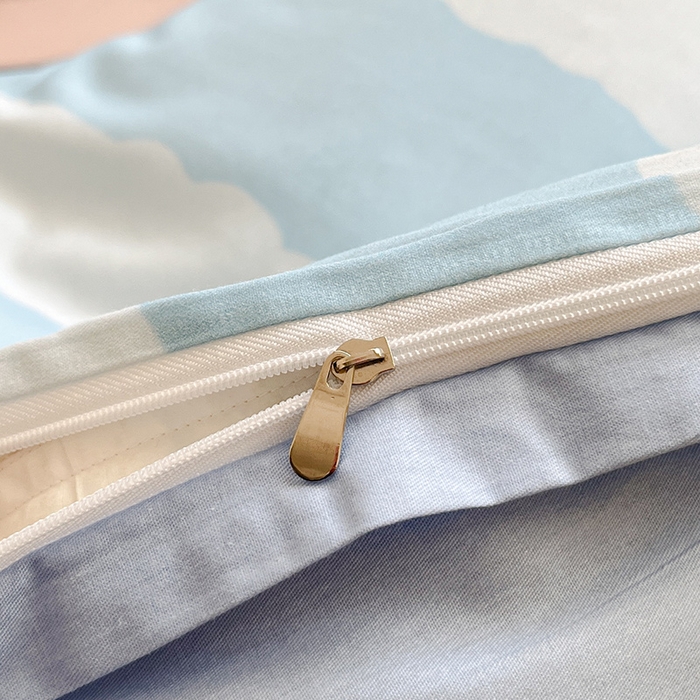 91家纺网 家纺一手货源 找家纺 蓝邻家纺 2025新款全棉大版三丽鸥四件套系列 竖条大耳狗