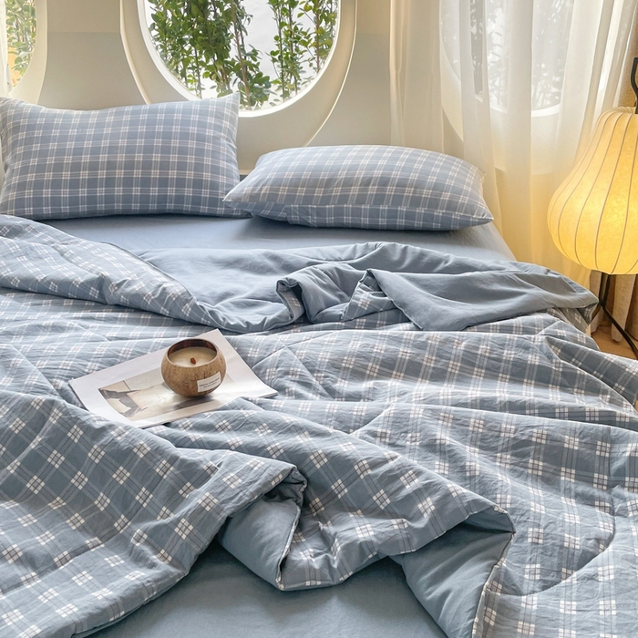 91家纺网 家纺一手货源 找家纺 老帅的工厂店 2025新款云朵棉无印风格子夏被 蓝大格