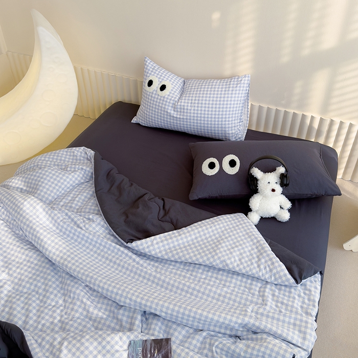 91家纺网 家纺一手货源 找家纺 老帅的工厂店 2025新款多巴胺水洗云朵棉大眼睛系列夏被四件套 蓝莓卷