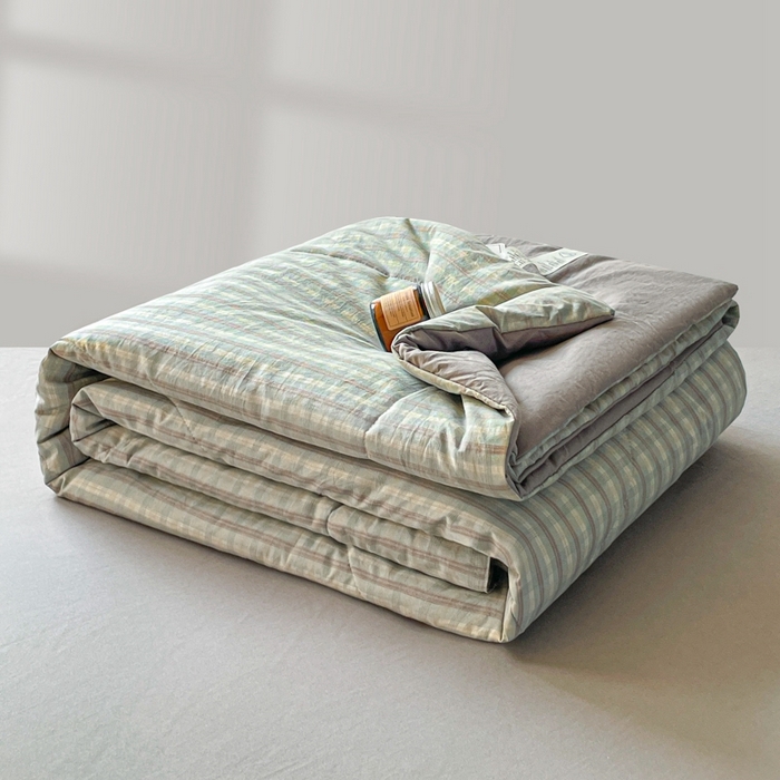 91家纺网 家纺一手货源 找家纺 老帅的工厂店 2025新款云朵棉无印风格子夏被 咖大格