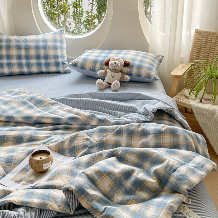 91家纺网 家纺一手货源 找家纺 老帅的工厂店 2025新款云朵棉无印风格子夏被 洛卡蓝