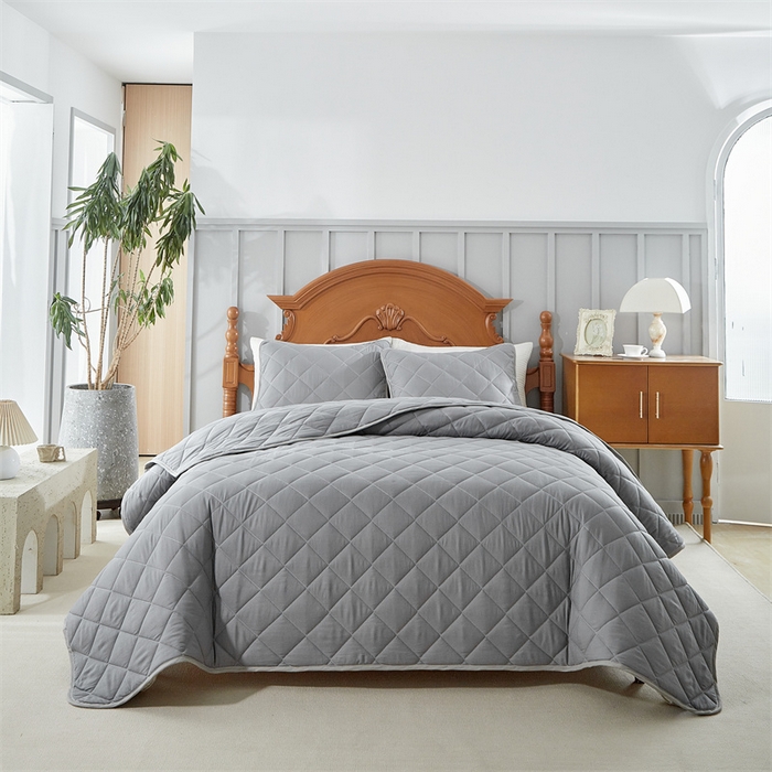 91家纺网 家纺一手货源 找家纺 温宁2025新款跨境外贸专供斜方格床盖 银灰