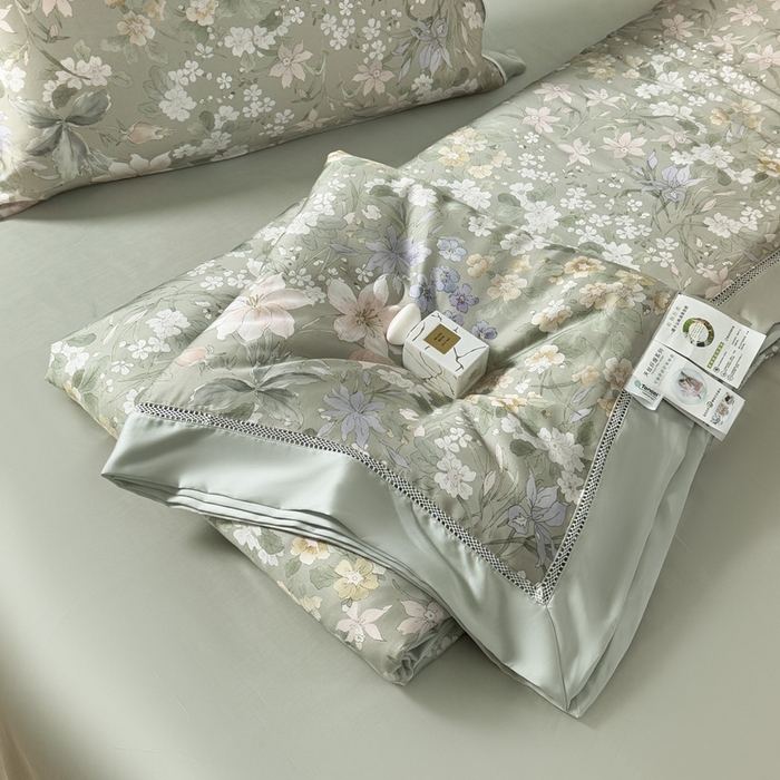 91家纺网 家纺一手货源 找家纺 娇逸家居 2025新品60支天丝数码印花高端夏被四件套 弥月