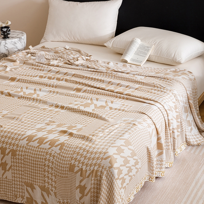 91家纺网 家纺一手货源 找家纺 朴尔家纺-2025年新款柔滑竹纤维双层纱布冷感毯毛巾被 千鸟风情-驼