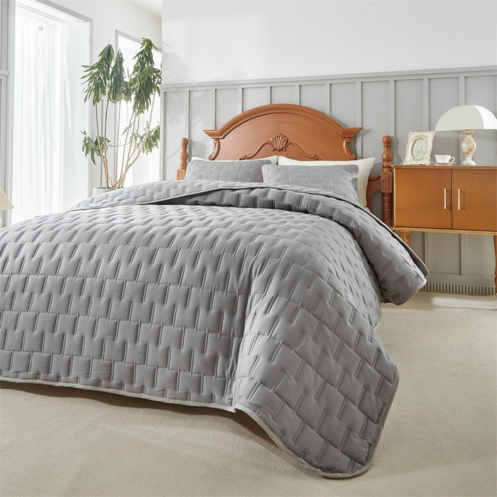 91家纺网 家纺一手货源 找家纺 温宁2025新款 跨境外贸专供山字格床盖 银灰