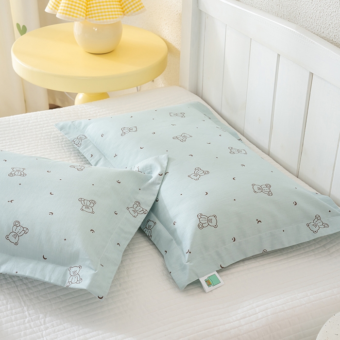 91家纺网 家纺一手货源 找家纺 良佐生活 2025新款A类高支高密全棉压线儿童枕套纯棉学生枕头套 爱尼熊-蓝