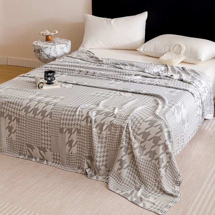 91家纺网 家纺一手货源 找家纺 朴尔家纺-2025年新款柔滑竹纤维双层纱布冷感毯毛巾被 千鸟风情-灰