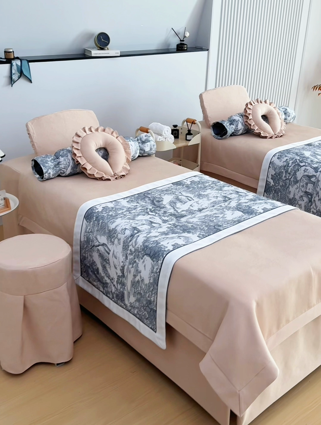 91家纺网 家纺一手货源 找家纺 莉人坊床罩2025新款高精密布料床罩-浪漫烟花 浪漫烟花奶黄色