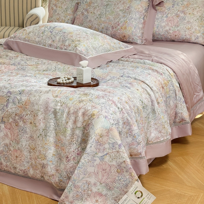 91家纺网 家纺一手货源 找家纺 娇逸家居 2025新品60支天丝数码印花高端夏被四件套 妙颜-粉