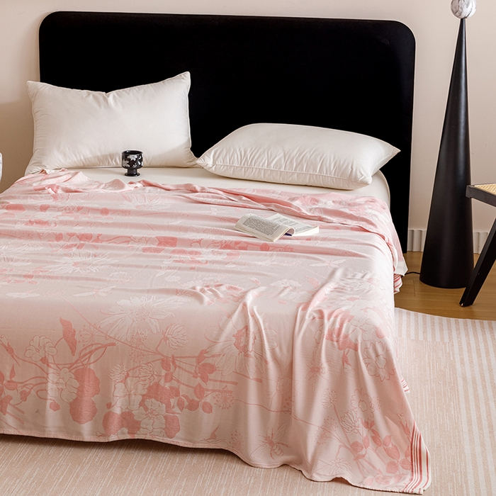 91家纺网 家纺一手货源 找家纺 朴尔家纺-2025年新款柔滑竹纤维双层纱布冷感毯毛巾被 浅花漫-粉