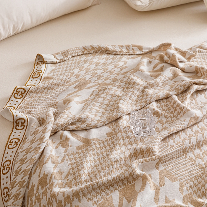 91家纺网 家纺一手货源 找家纺 朴尔家纺-2025年新款柔滑竹纤维双层纱布冷感毯毛巾被 千鸟风情-驼