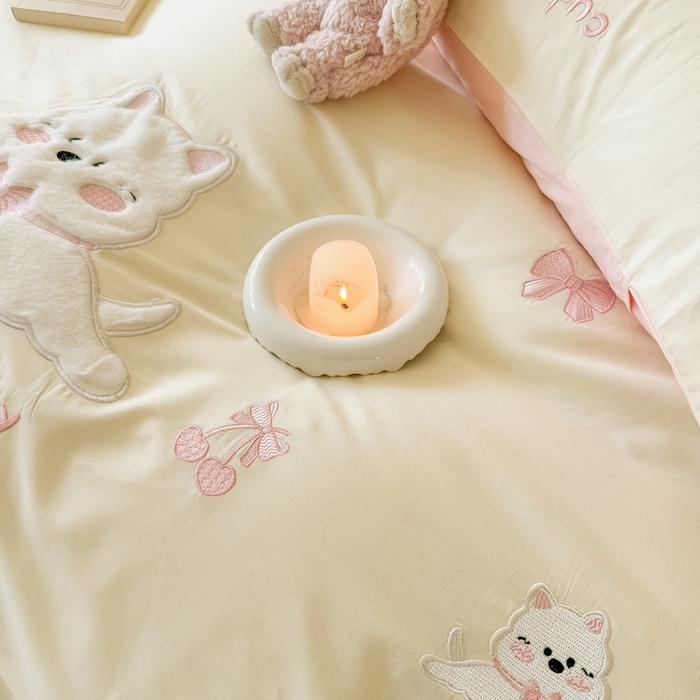 91家纺网 家纺一手货源 找家纺 蜜柚2025新款全棉纯棉贴布绣四件套 西高地 粉白