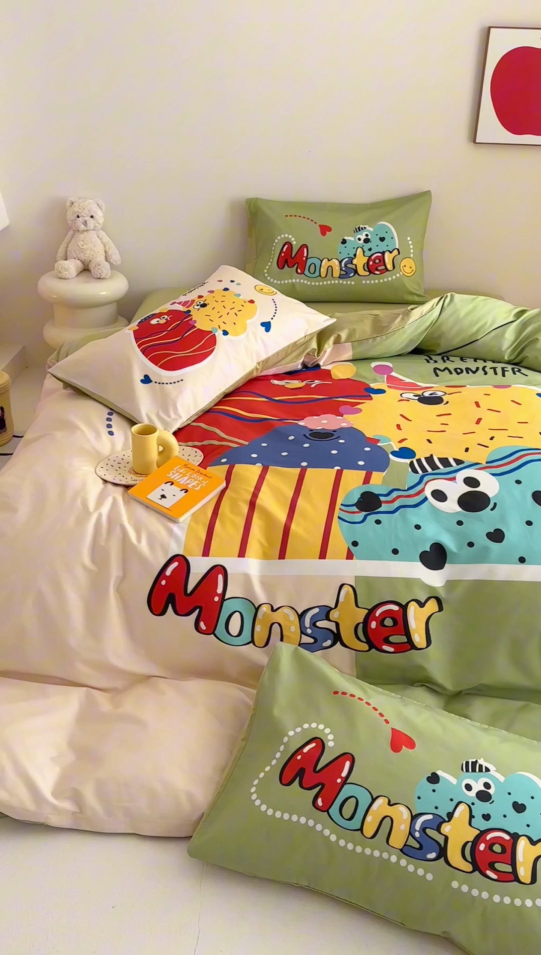 91家纺网 家纺一手货源 找家纺 卧趣家纺 2025新款全棉大版卡通数码印花纯棉四件套 欢乐家族