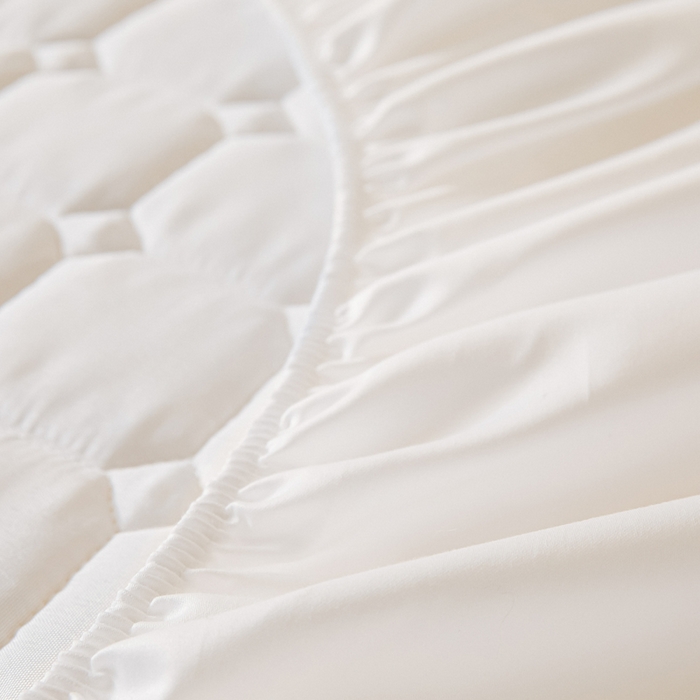 91家纺网 家纺一手货源 找家纺 鑫钰2025新款防水加厚夹棉原棉床笠防滑隔脏床垫套保护罩 简格-月光白