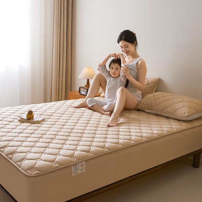 91家纺网 家纺一手货源 找家纺 鑫钰2025新款防水纯棉全棉夹棉床笠--四叶草白墙 四叶草-驼