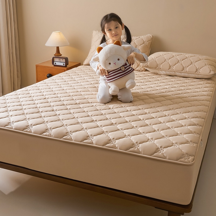 91家纺网 家纺一手货源 找家纺 鑫钰2025新款防水纯棉全棉夹棉床笠--四叶草黄墙 四叶草-驼