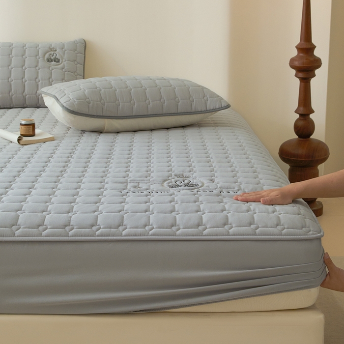 91家纺网 家纺一手货源 找家纺 鑫钰2025新款刺绣加厚夹棉床笠--小天鹅 小天鹅-时尚灰