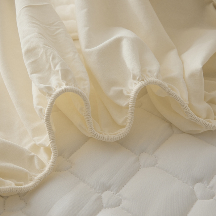 91家纺网 家纺一手货源 找家纺 鑫钰2025新款刺绣加厚夹棉床笠--小天鹅 小天鹅-典雅白