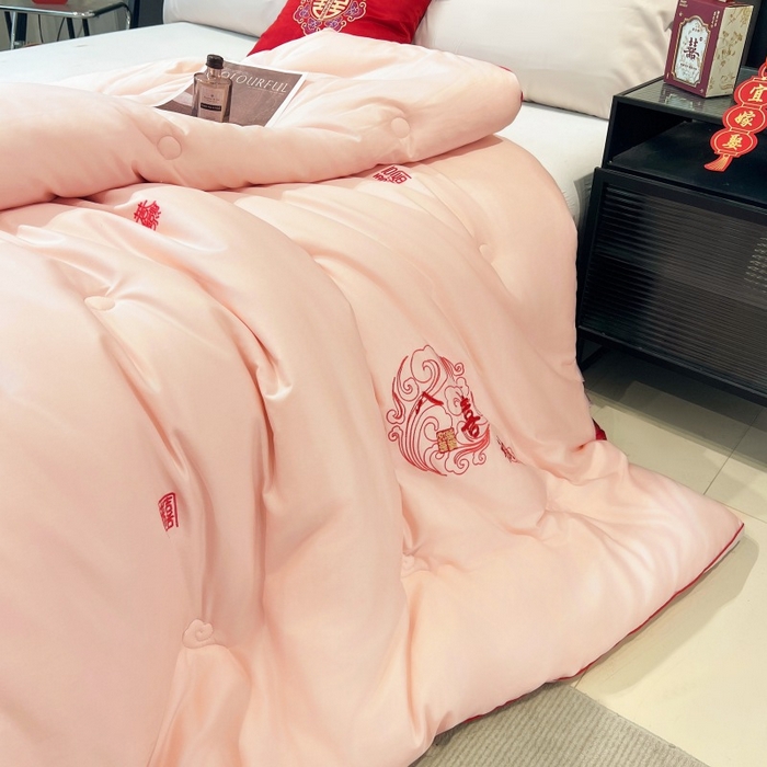 91家纺网 家纺一手货源 找家纺 歌历斯家纺2025新款60s八喜喜庆被婚庆被绣花冬被全棉冬被立体边被子被芯四季被春秋被夏被 八喜被-水粉