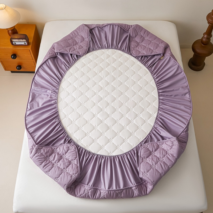 91家纺网 家纺一手货源 找家纺 鑫钰2025新款防水纯棉全棉夹棉床笠--四叶草白墙 四叶草-紫